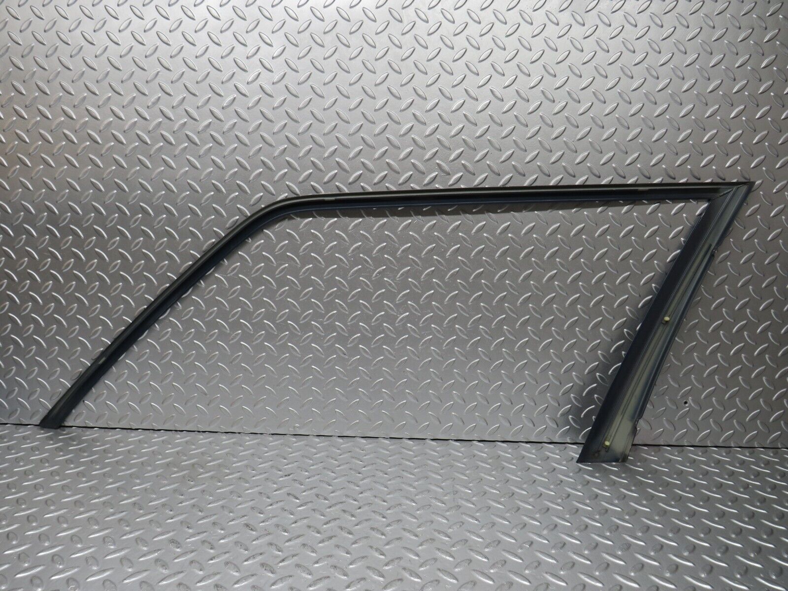 31184 Mercedes-Benz S124 220TE Wagon Front Left Door Exterior Frame Trim