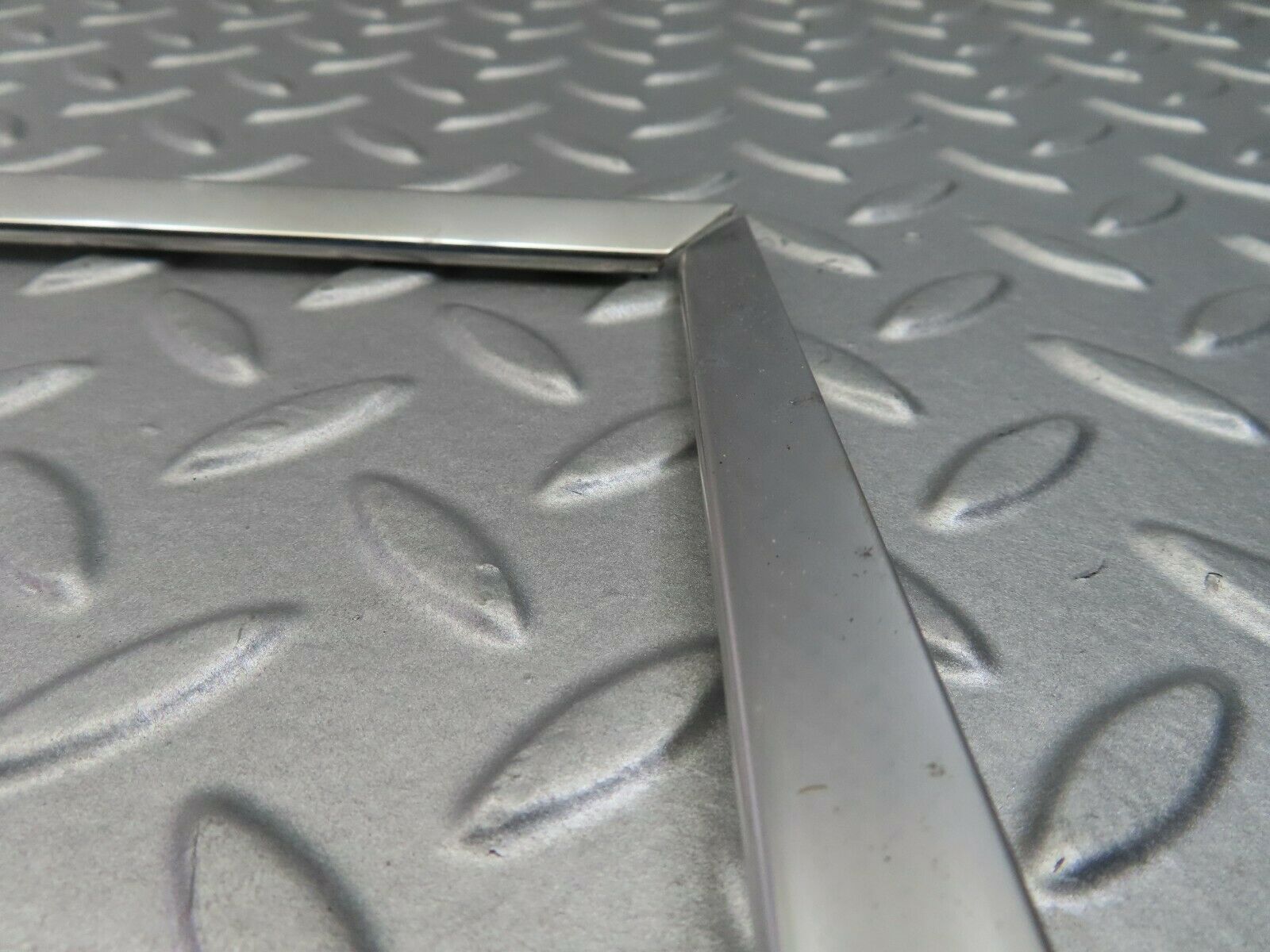 7781 Mercedes-Benz S123 230TE Wagon Door Chrome Window Frame Rear Right