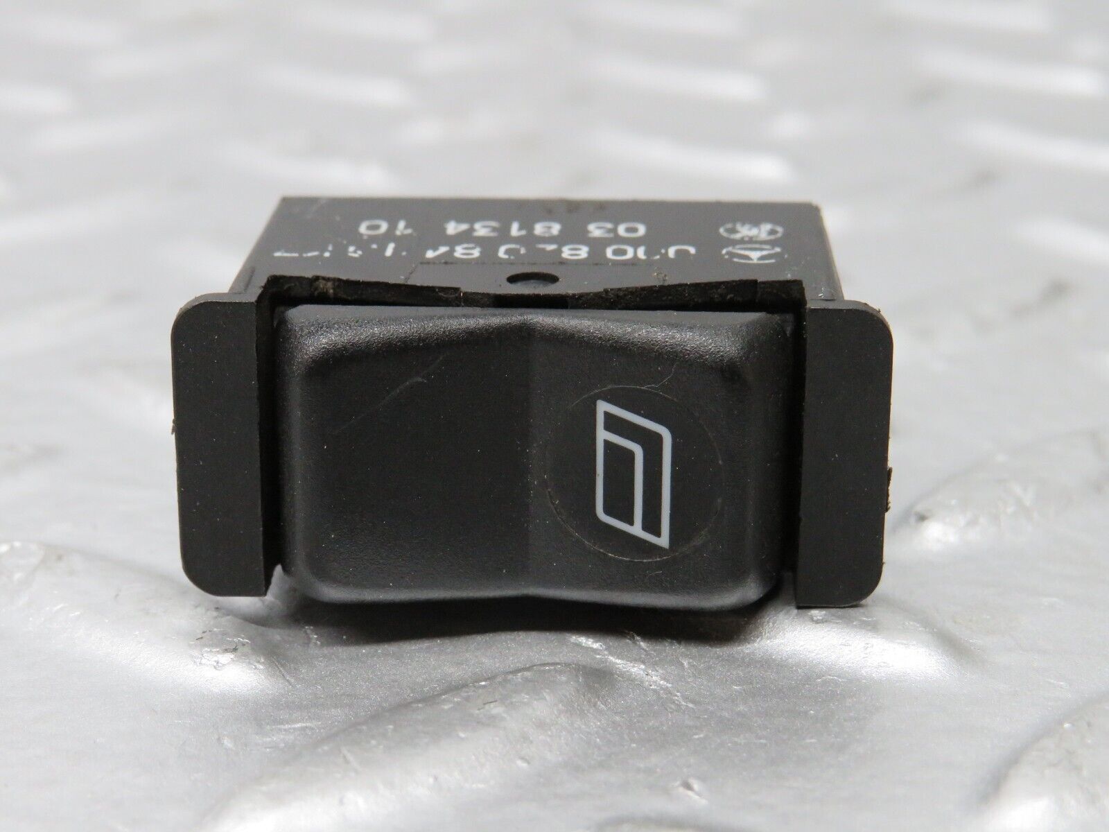 32209 Mercedes-Benz W123 230E Rear Right Electric Window Switch 0008208410