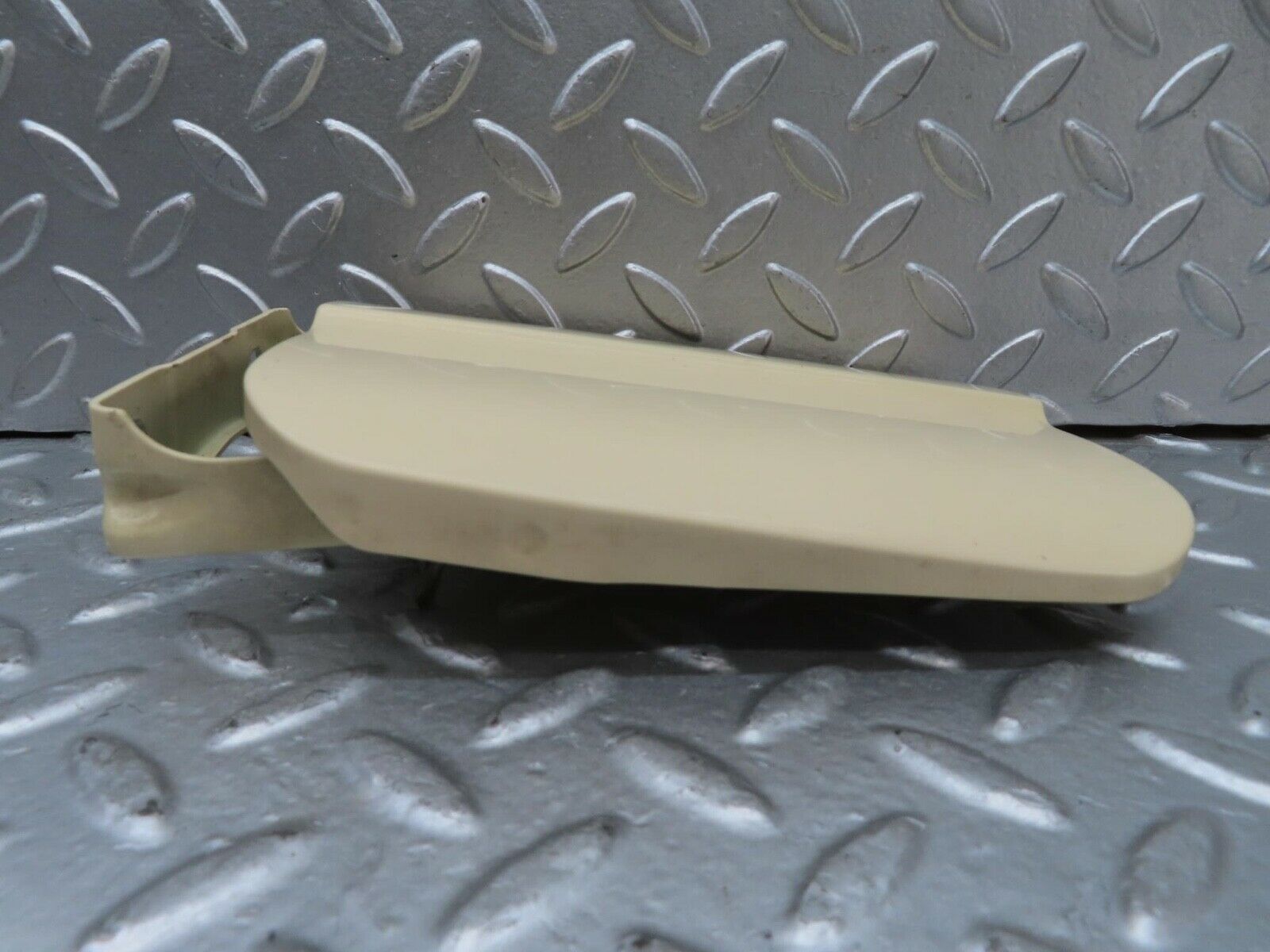 15326 Mercedes-Benz W123 230E Fuel Tank Flap Cap 1235840039