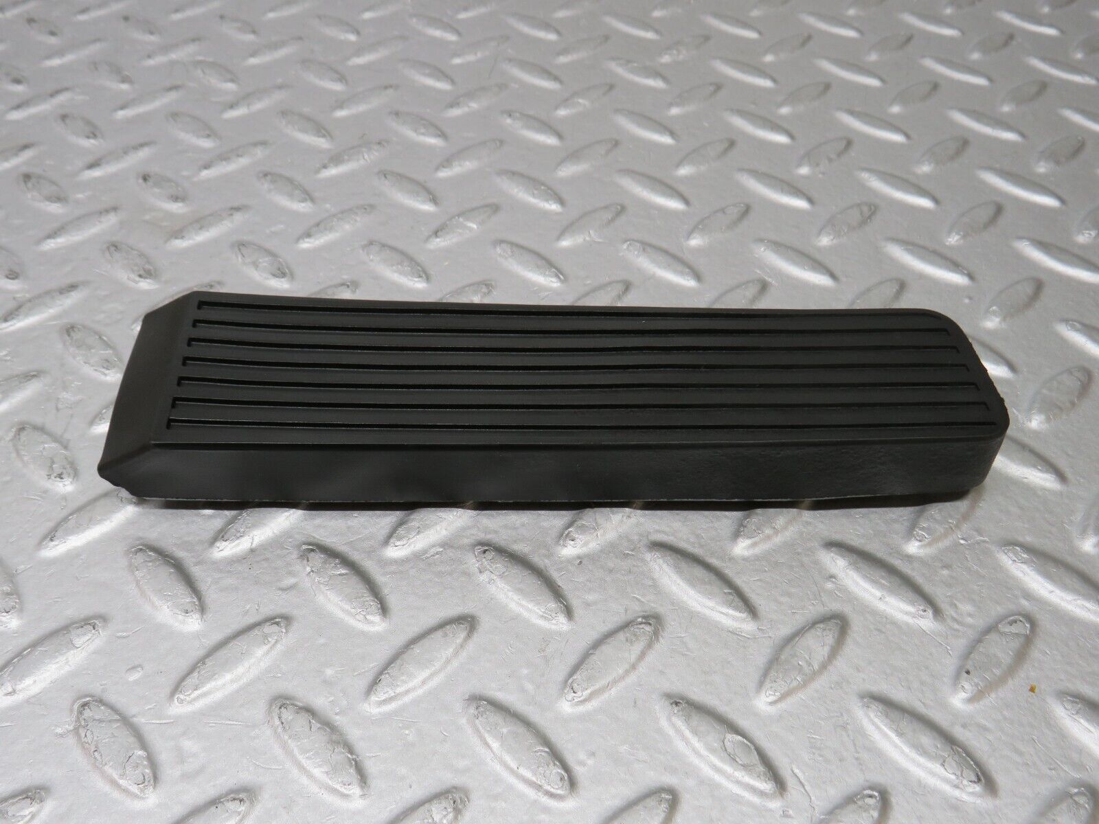 36884 Mercedes-Benz C126 420SEC Coupe Accelerator Pedal Rubber 1233010082