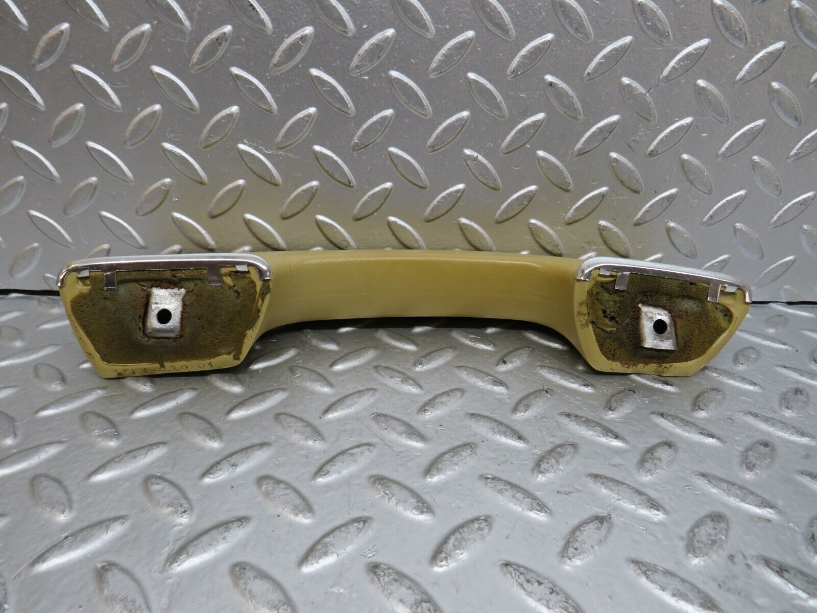 29654 Mercedes-Benz W123 230E Front Right Interior Door Handle 1239702001