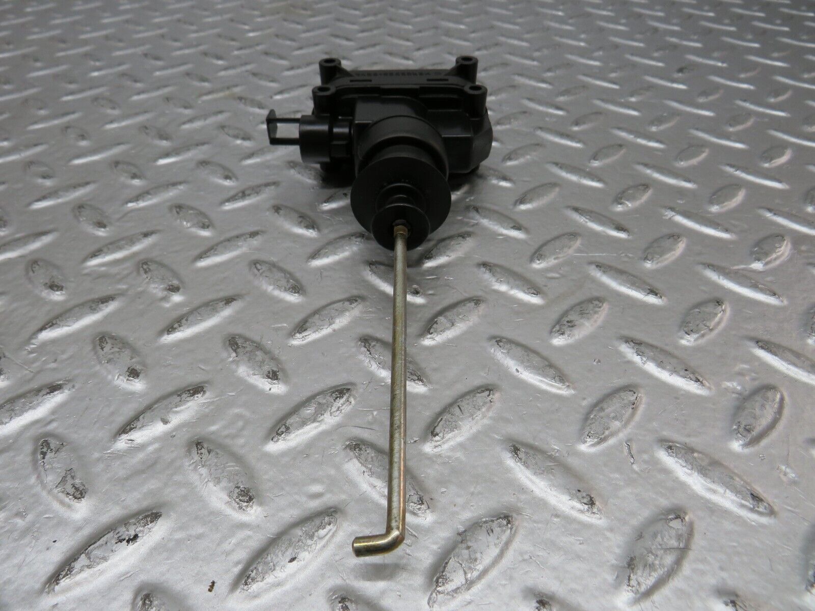 27498 Mercedes-Benz S124 300TE Wagon Trunk Lock Vacuum Actuator