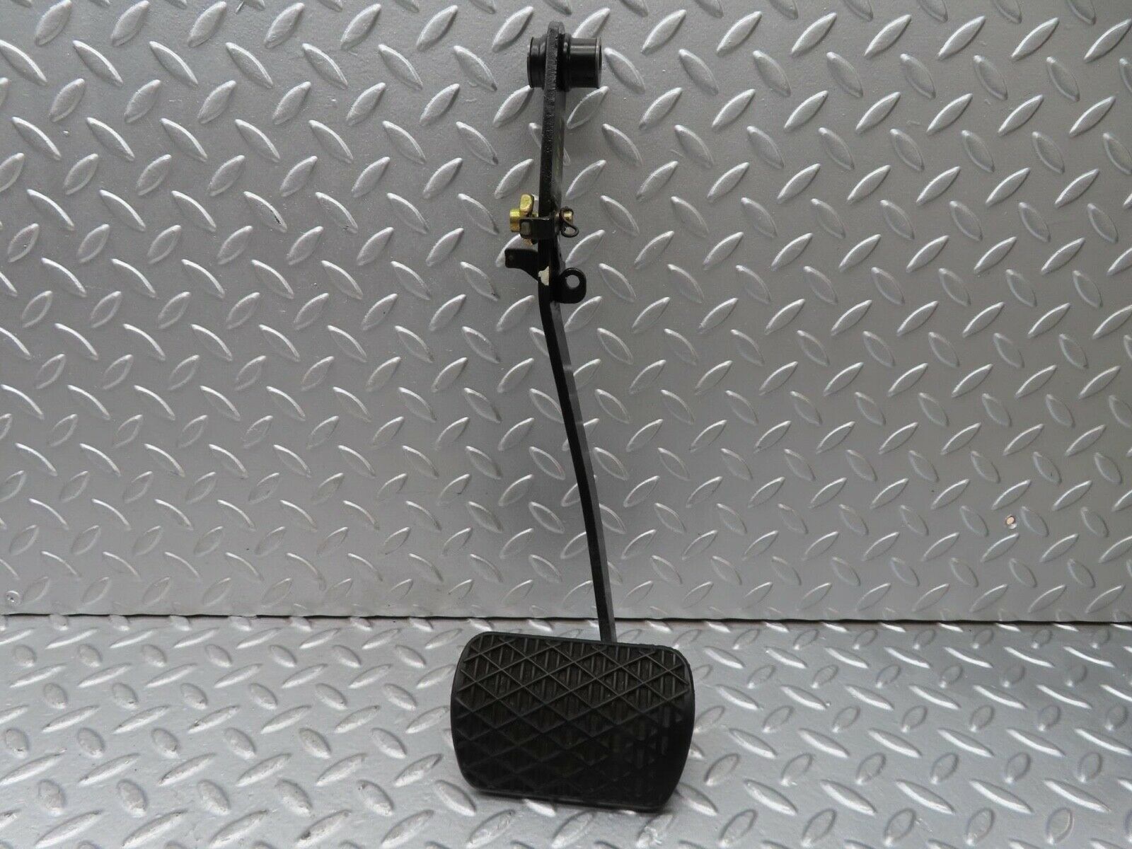 14691 Mercedes-Benz W201 190E Brake Pedal 1232910082