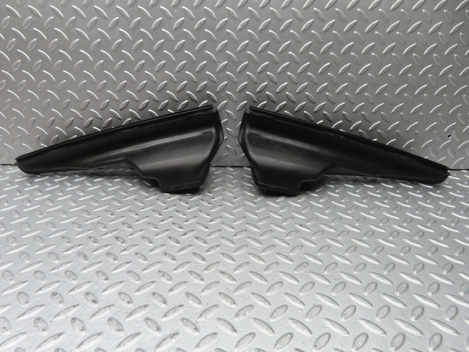 21658 Mercedes-Benz W126 300SE Dashboard Air Vent Duct Pair 1268300119