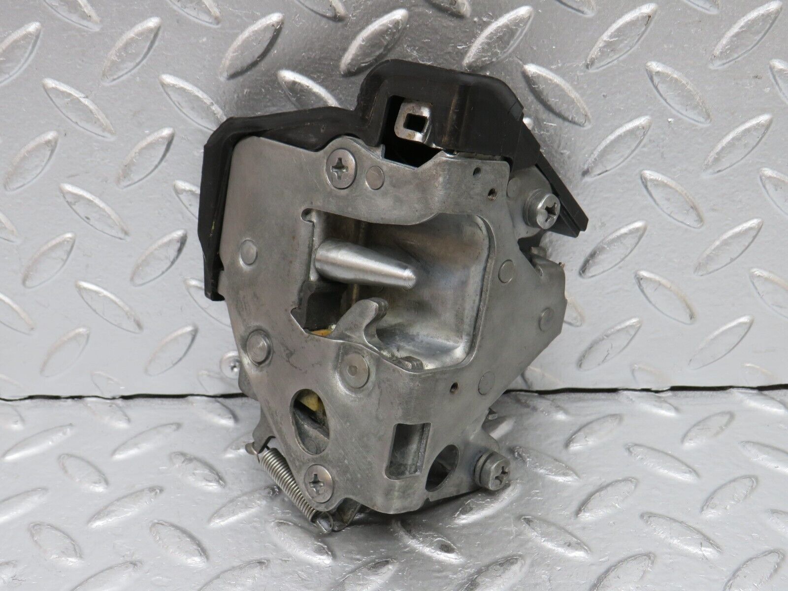 0570 Mercedes-Benz W123 230E Rear Left Door Lock Mechanism 1237330108