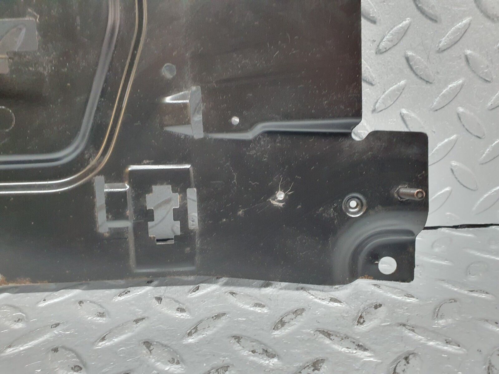 41186 Mercedes-Benz W126 300SE Left Footwell Relay Holder Bracket