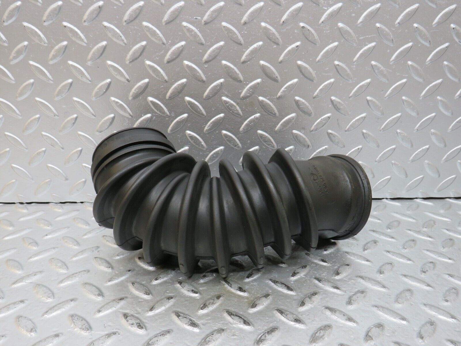 27783 Mercedes-Benz S124 300TE Wagon Air Filter Housing Pipe 6060940009