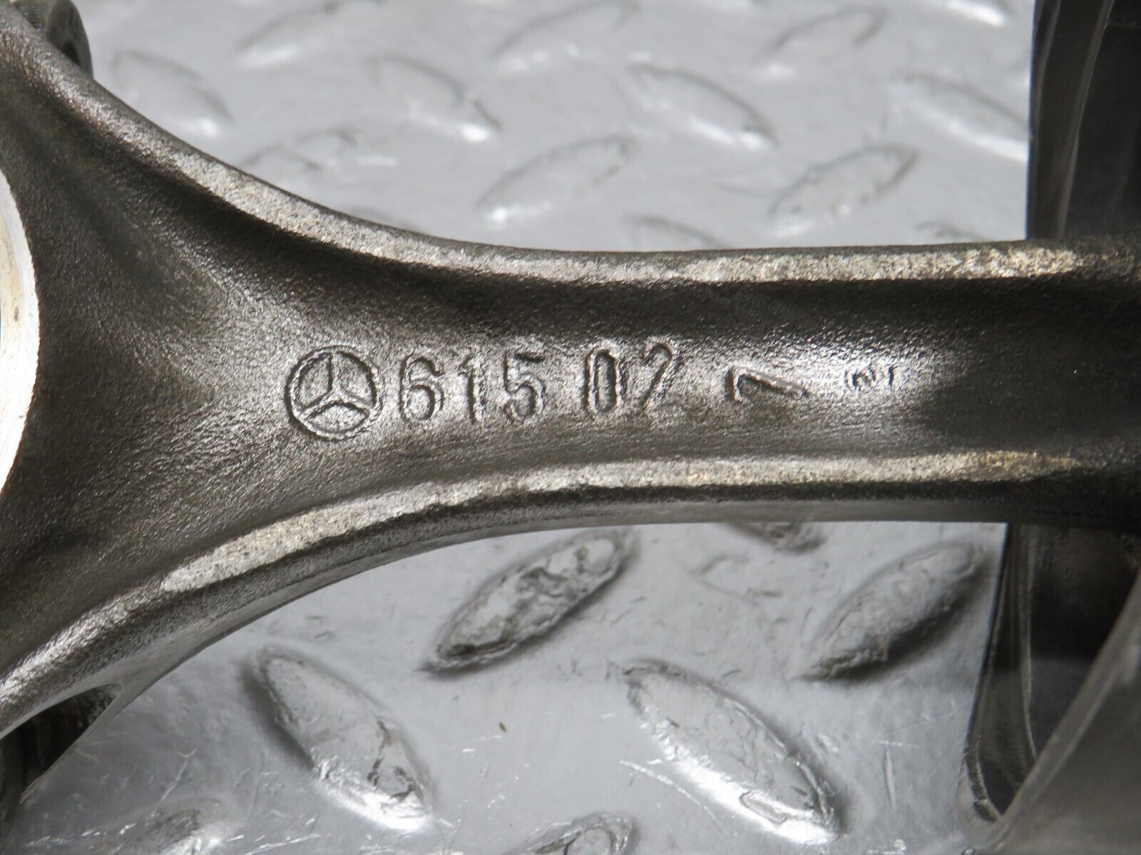 32932 Mercedes-Benz W123 300D Piston With Connecting Rod 90.875 mm 61502