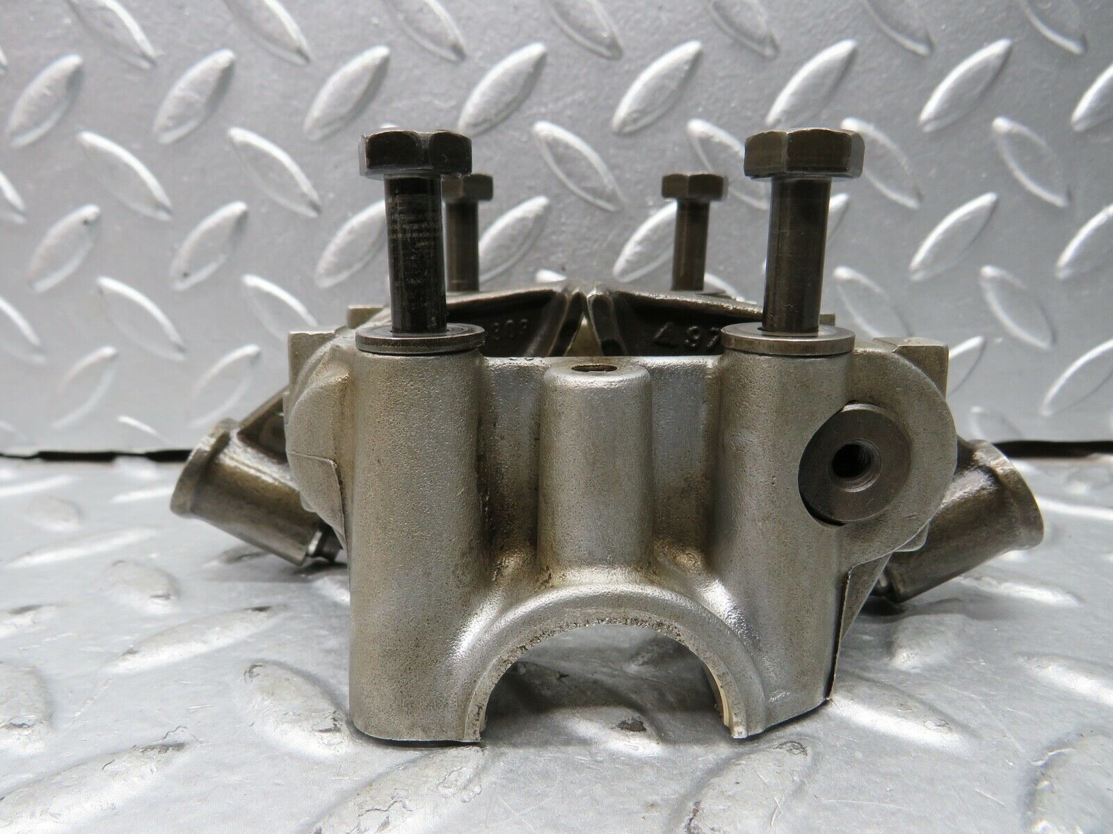 21742 Mercedes-Benz W126 300SE Rocker Arms Camshaft Bearing Block 1030510610