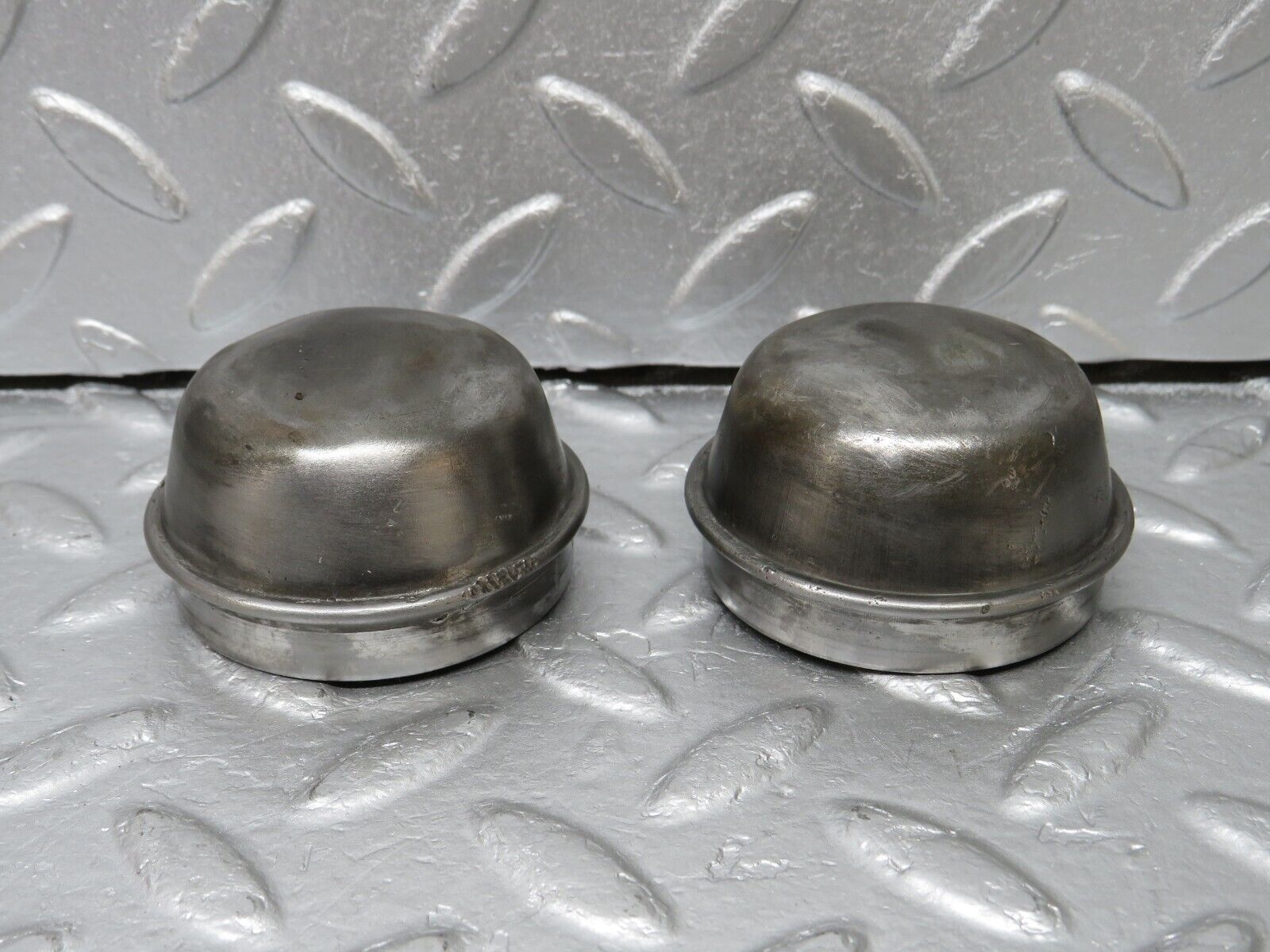 40309 Mercedes-Benz W110 230 Wheel Hub Locking Cap