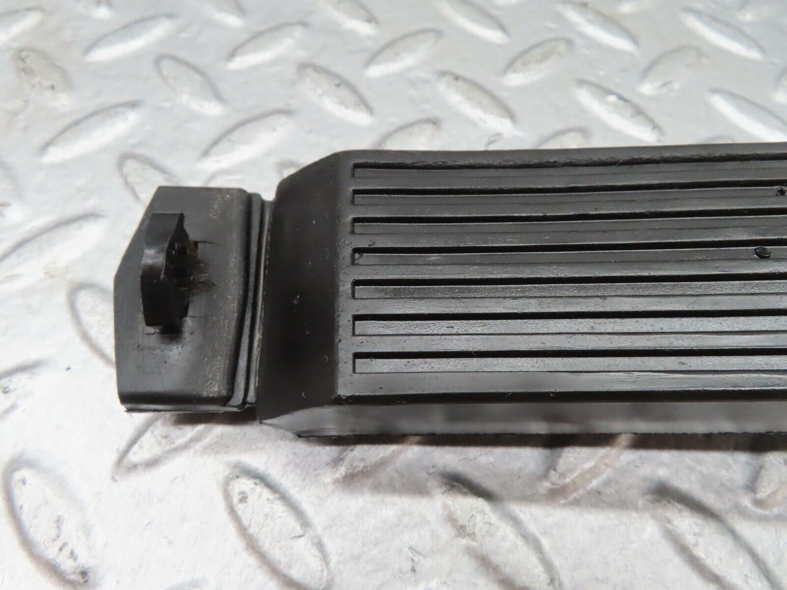 18072 Mercedes-Benz W123 200 Accelerator Pedal With Rubber 1163010182