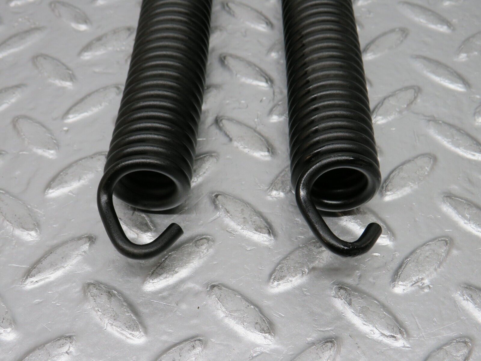 0733 Mercedes-Benz C107 350SLC Coupe Coupe Bonnet Hinge Spring Pair