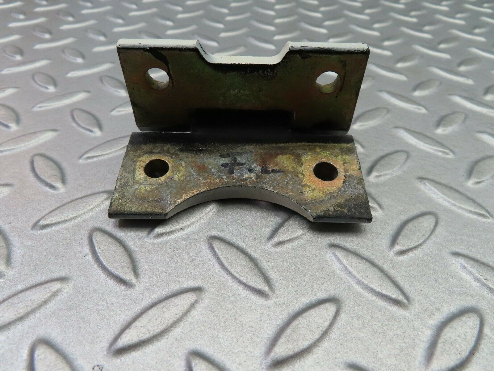 5846 Mercedes-Benz W123 200 Door Hinge 1237200037