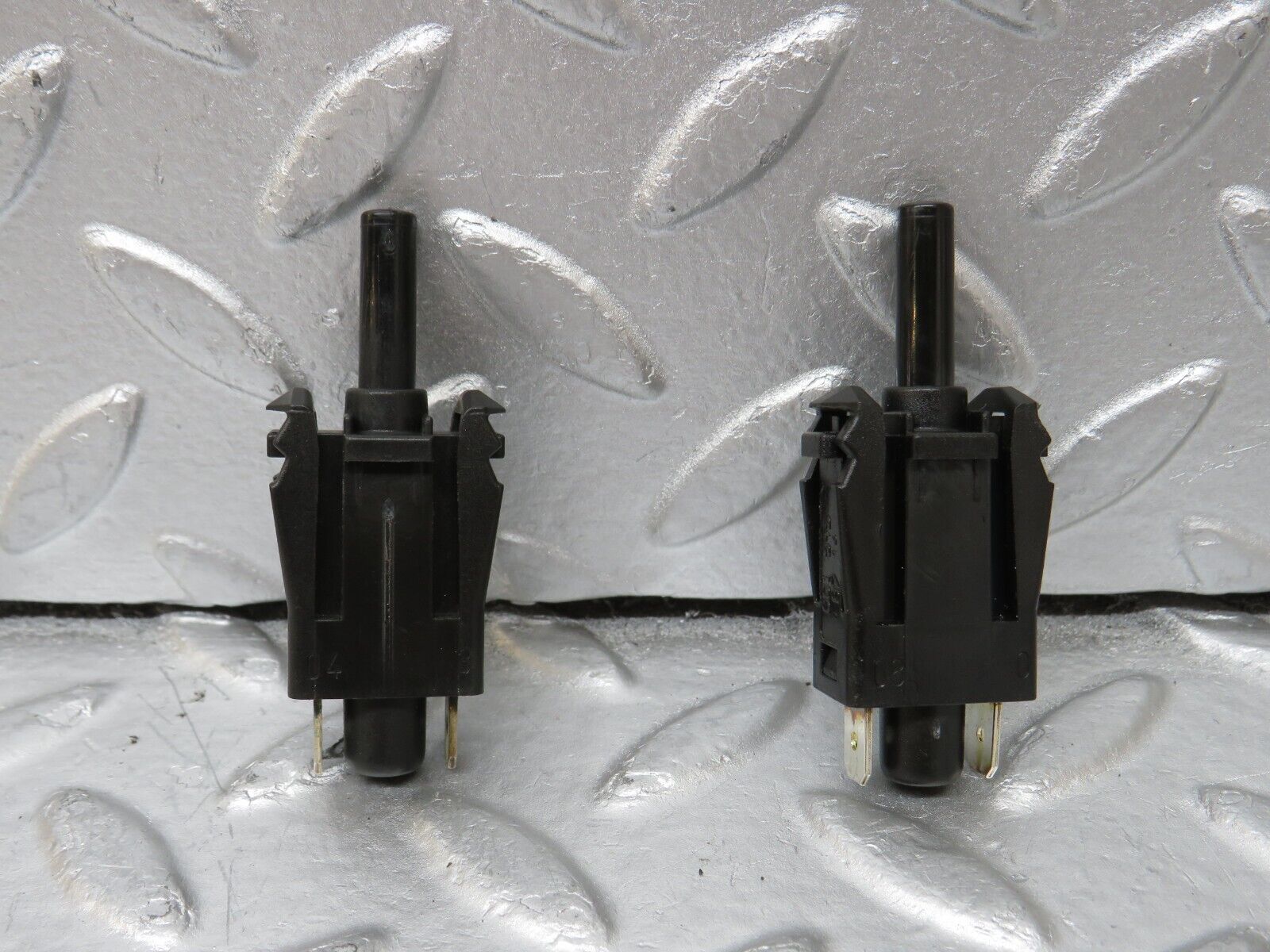 34905 Mercedes-Benz W210 320E Door Contact Switch 2x 0015458714