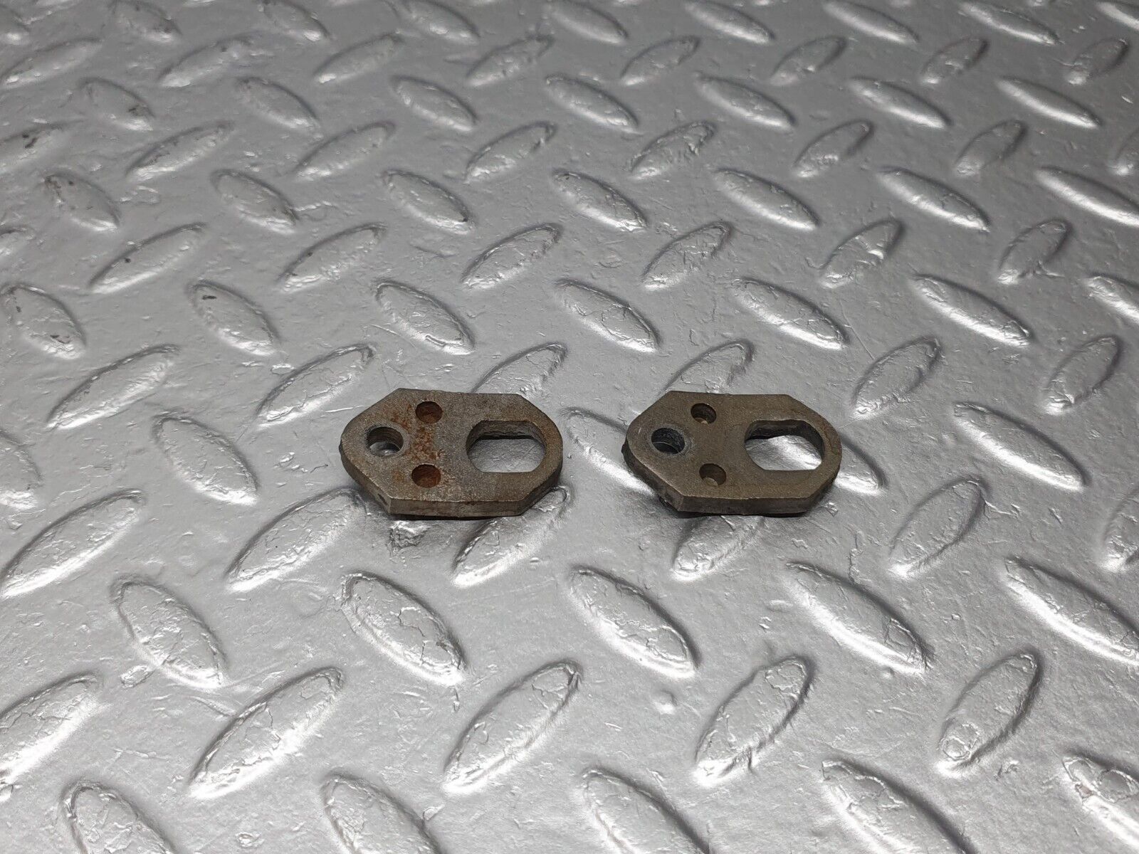 41363 Mercedes-Benz W116 350SE Fuel Injector Bracket Holder 2X