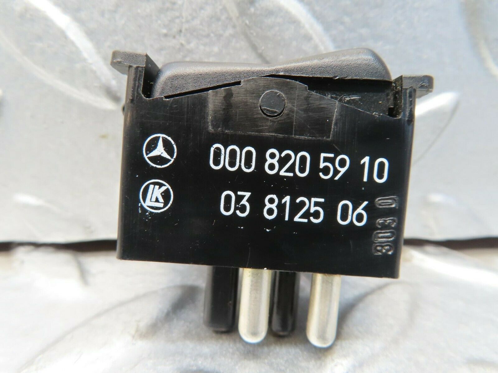 15490 Mercedes-Benz W123 230E Interior Light Switch 0008205910
