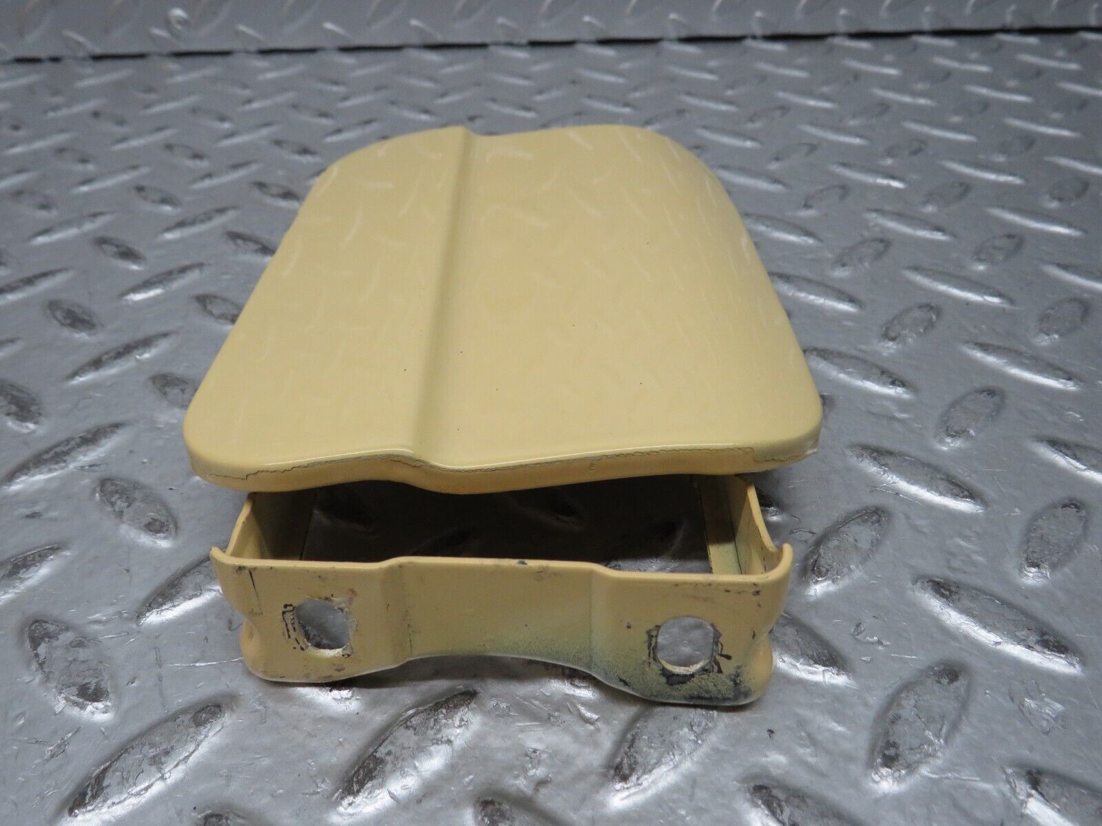 28744 Mercedes-Benz W123 230E Fuel Tank Flap Cap 1235840039