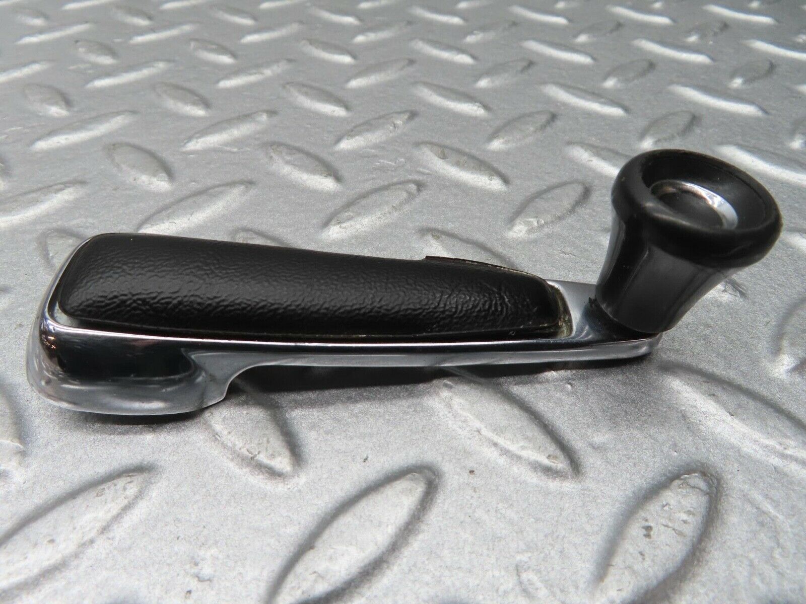 13122 Mercedes-Benz W111 220S Window Lifter Crank Handle