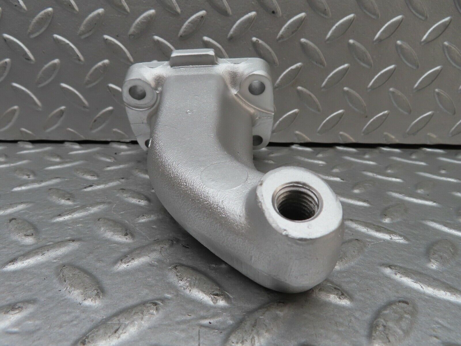 19136 Mercedes-Benz W123 300D Engine Mount Bracket Left Side 6152231104