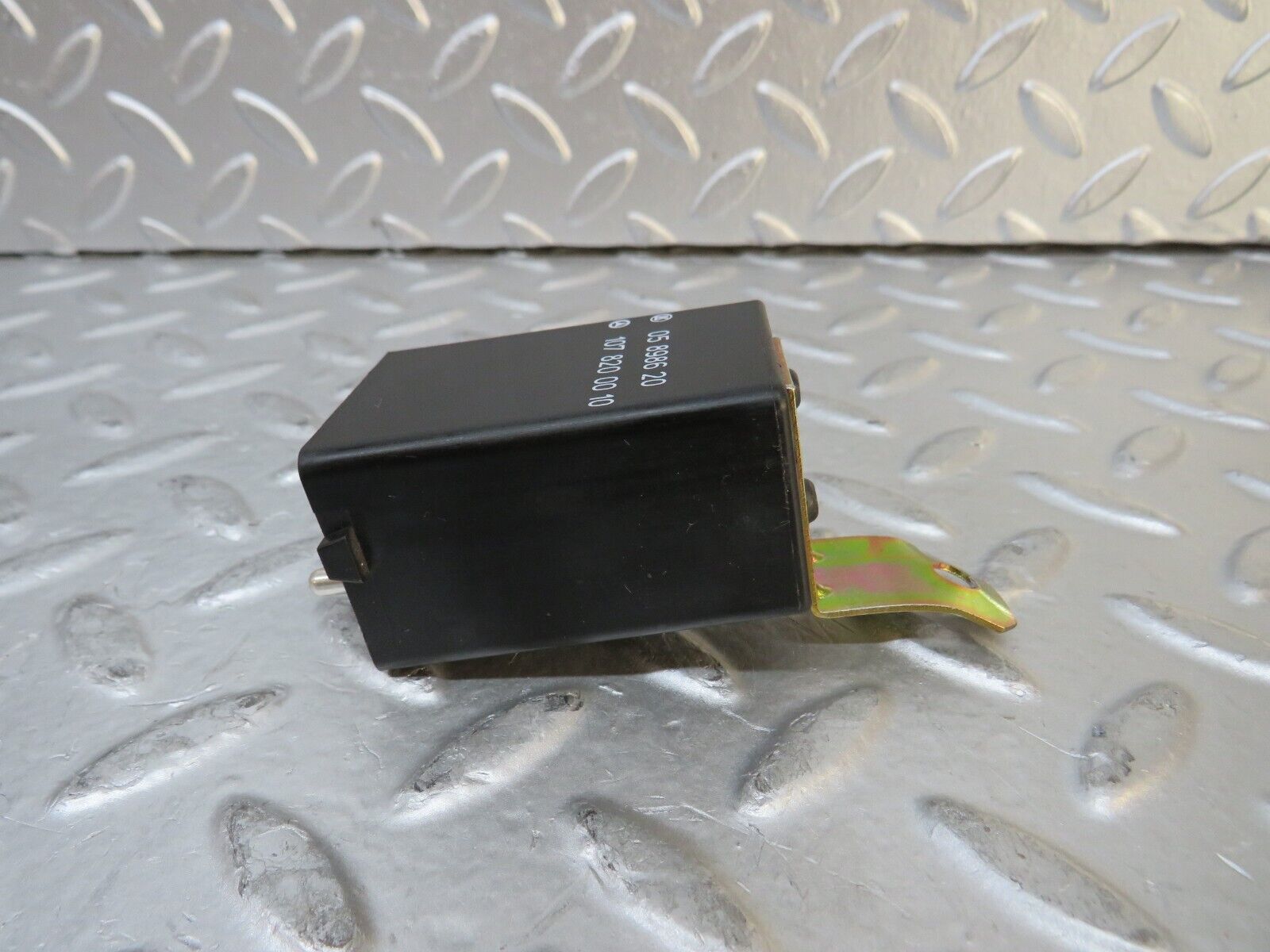 29834 Mercedes-Benz W123 230E Rear Heated Window Relay 1078200010