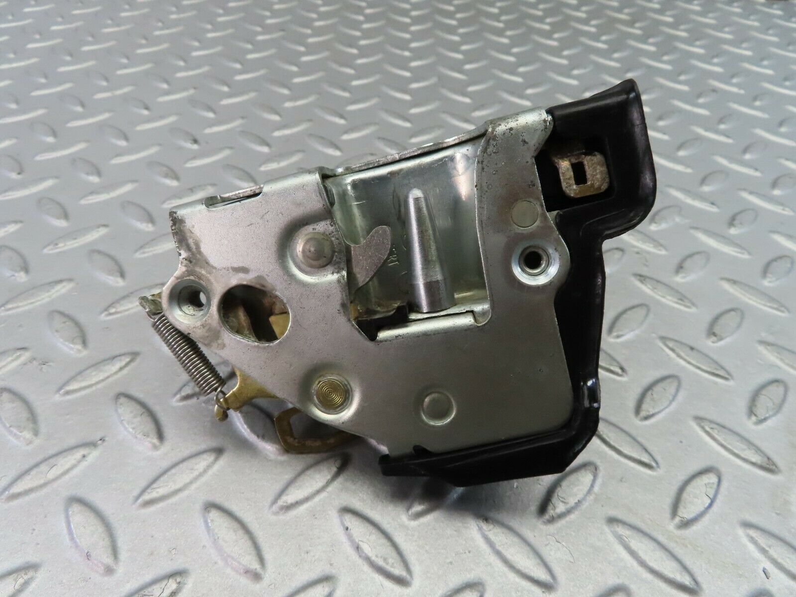 7701 Mercedes-Benz S123 230TE Wagon Rear Right Door Lock Mechanism 1237330208