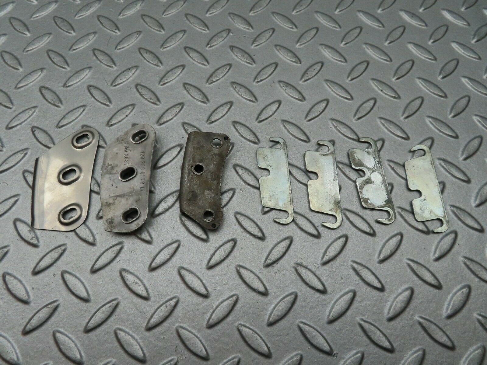 3938 Mercedes-Benz S123 200T Wagon Left Side Tailgate Stop 1237660176