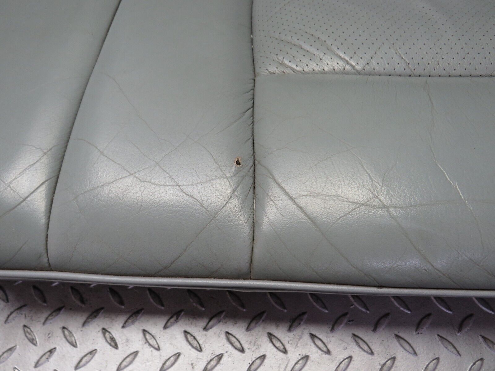 31422 Mercedes-Benz S124 220TE Wagon Rear Seat Leather Grey