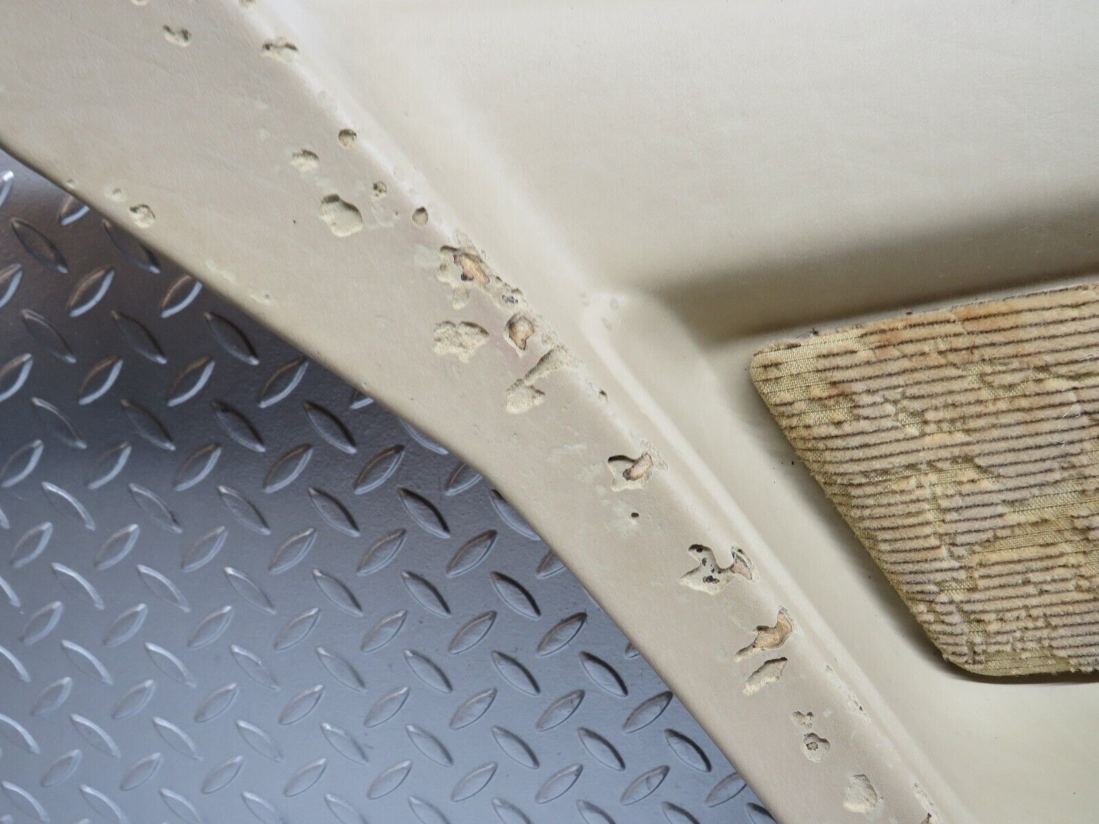 37072 Mercedes-Benz C126 420SEC Coupe Rear Left Card Panel Beige