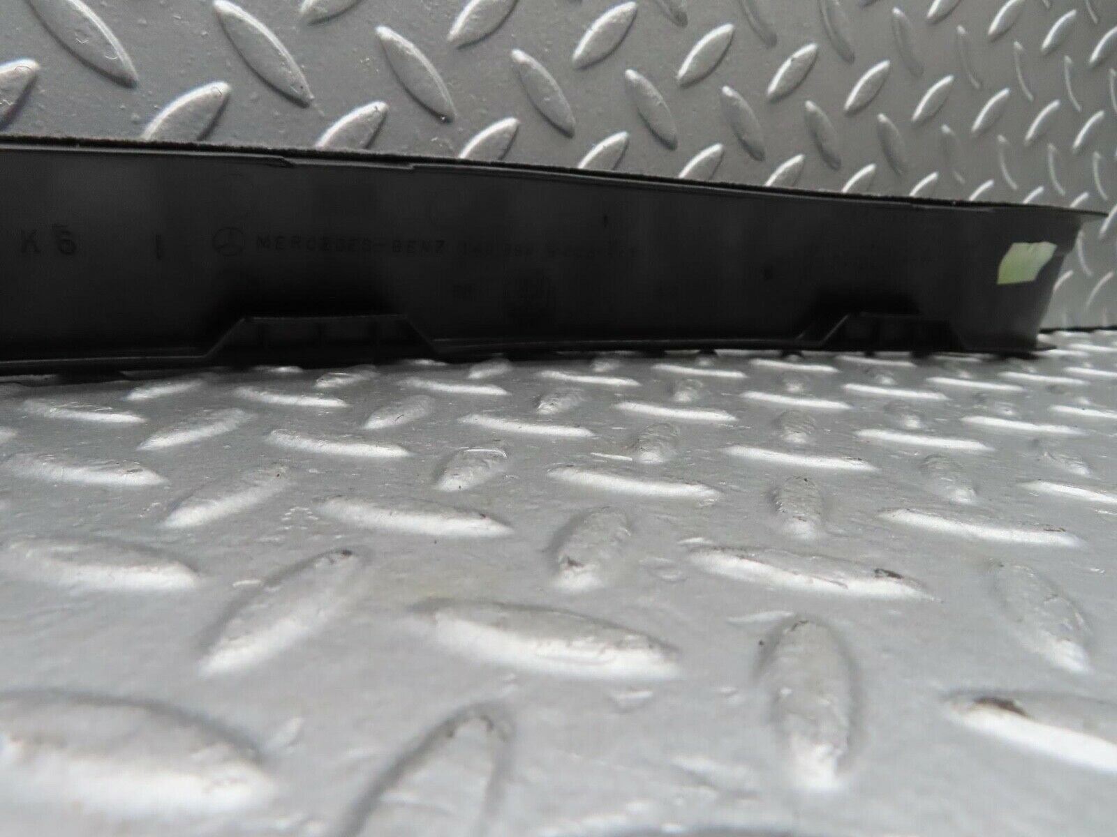 14989 Mercedes-Benz W140 S320 C Pillar Side Cover Right Side 1406902226