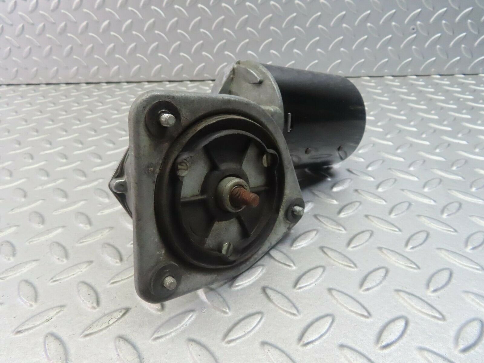 8259 Mercedes-Benz W115 Wiper Motor Bosch 0390446053
