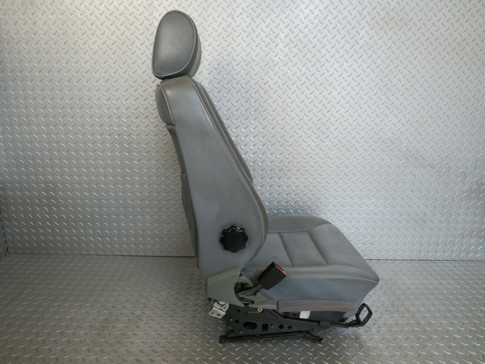 22383 Mercedes-Benz C124 E220 Coupe Front Left Seat Leather Grey 1249102350