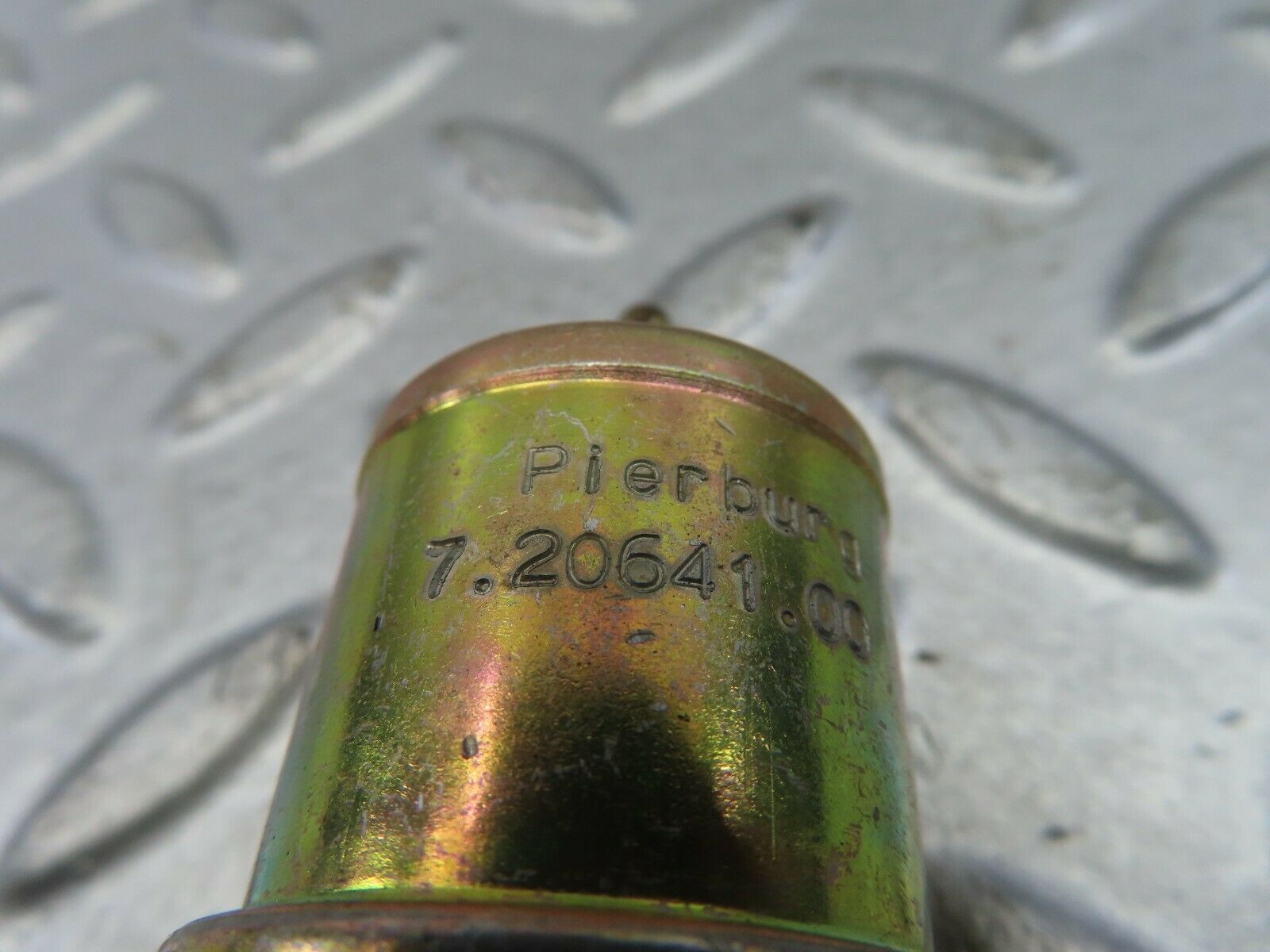 9217 Mercedes-Benz W114 Carburettor Float Chamber Ventilation Valve