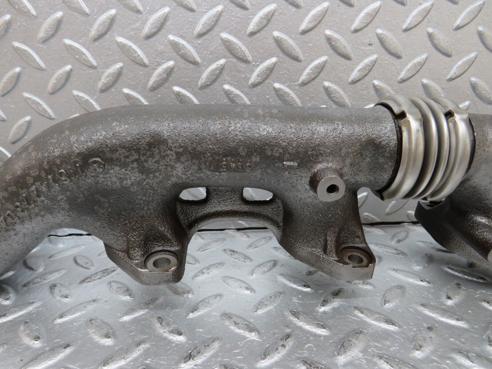33125 Mercedes-Benz W126 380 V8 Exhaust Manifold Left 1161422302 1161422902