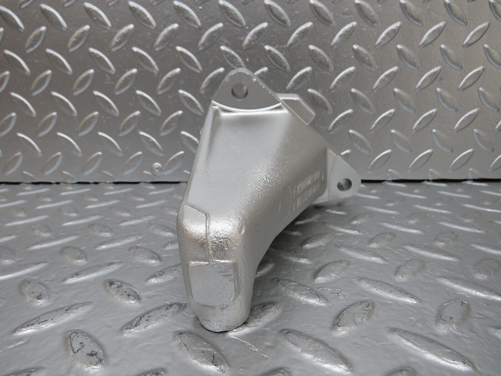 25487 Mercedes-Benz W123 200 Engine Mount Bracket Right Side 1022230304