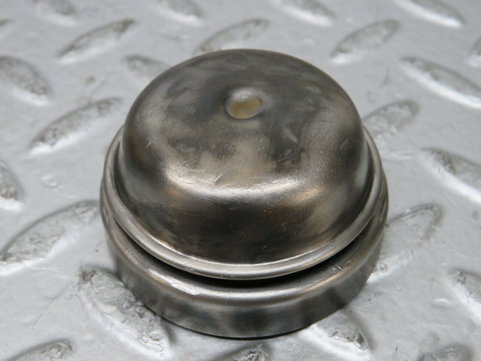 26245 Mercedes-Benz W116 450SE Wheel Hub Locking Cap