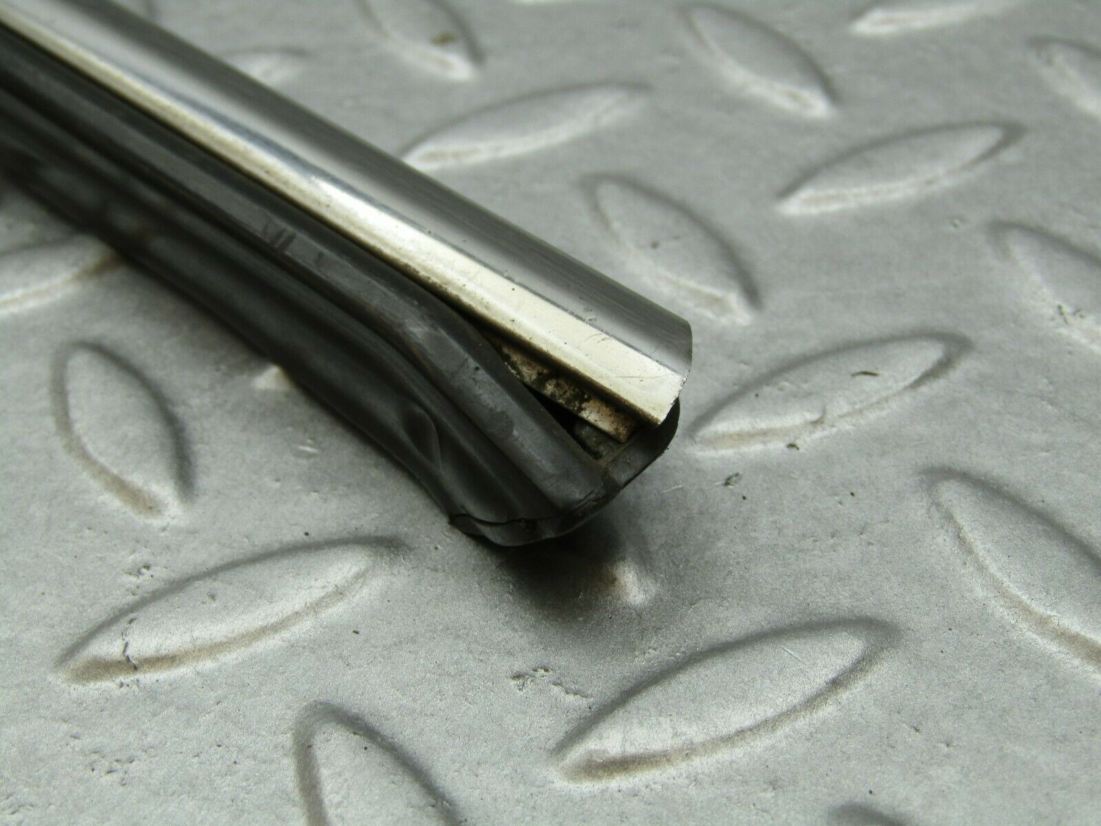 3338 Mercedes-Benz W115 220D Centre Fender Wing Chrome Trim Front Left