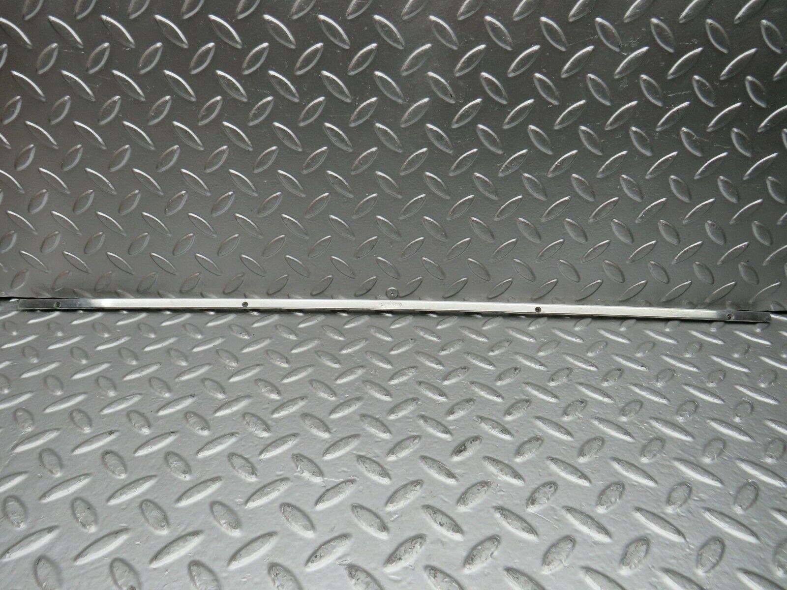 22736 Mercedes-Benz C107 450SLC Coupe Sunroof Chrome Trim