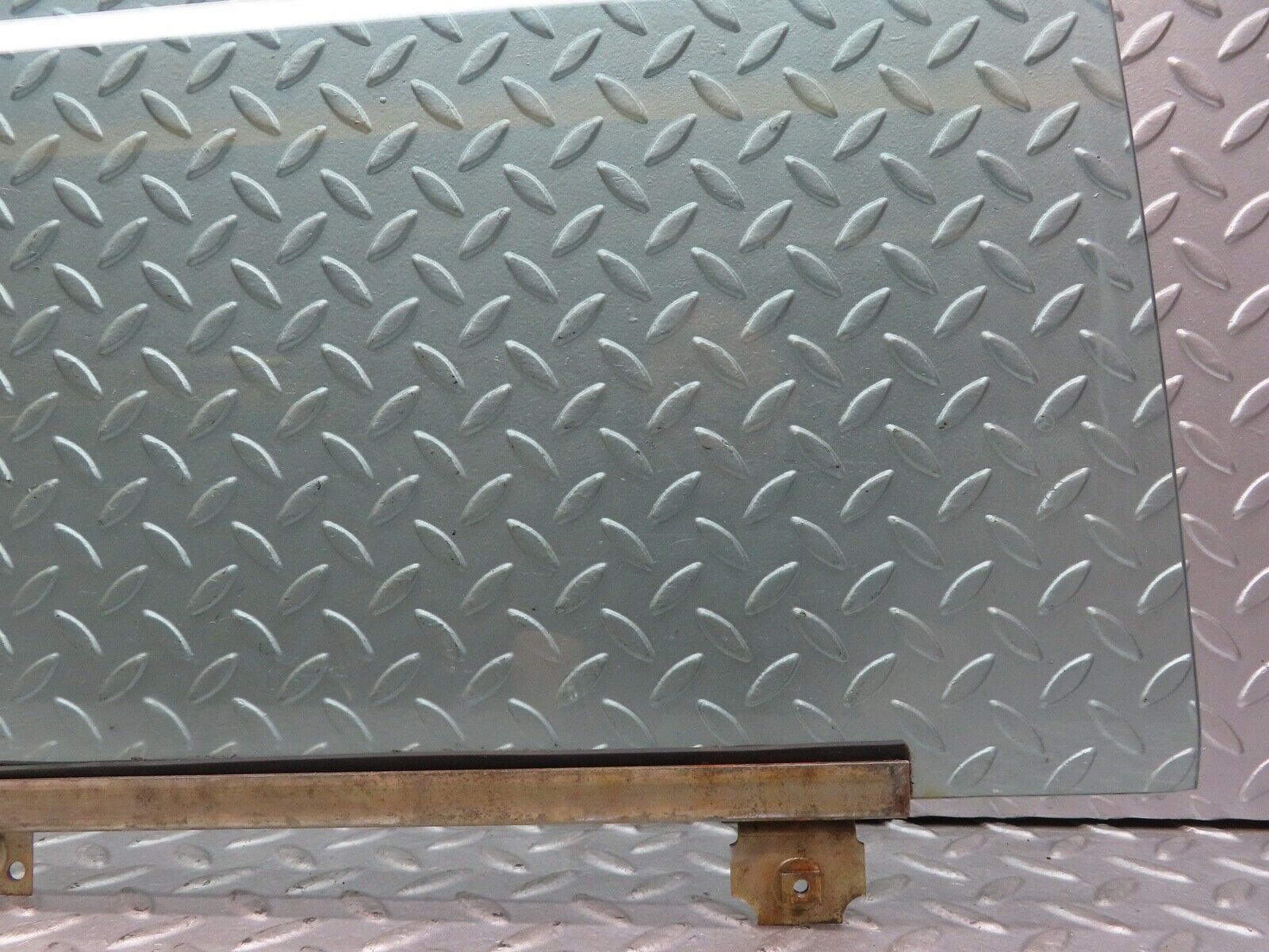 17635 Mercedes-Benz W116 450SEL Rear Left Door Window Glass