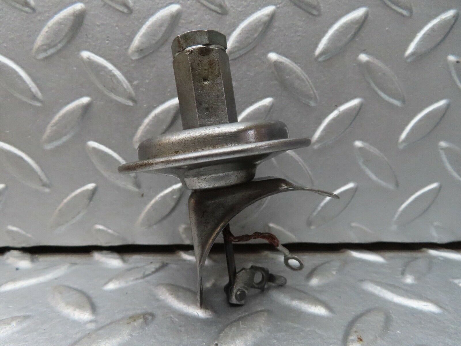 18747 Mercedes-Benz W120 W121 Ponton Ignition Distributor Vacuum Control Valve