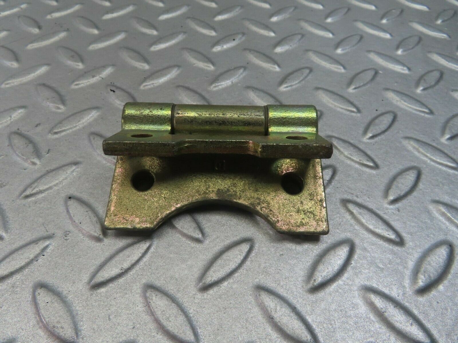 8261 Mercedes-Benz W123 Door Hinge 1237200037