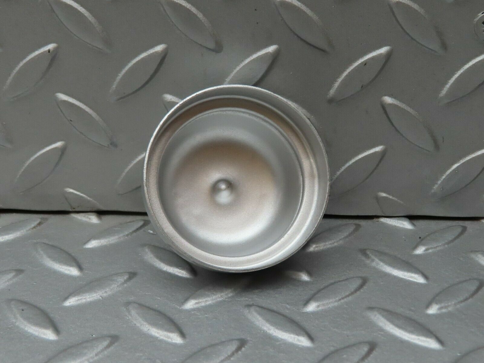 4177 Mercedes-Benz C123 230CE Coupe Wheel Bearing Dust Cap