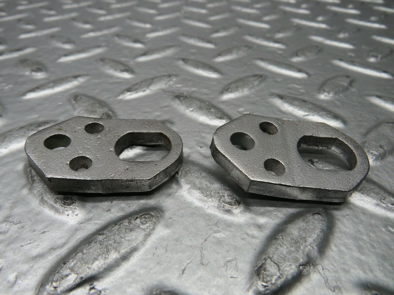 23173 Mercedes-Benz C107 450SLC Coupe Fuel Injector Bracket Pair