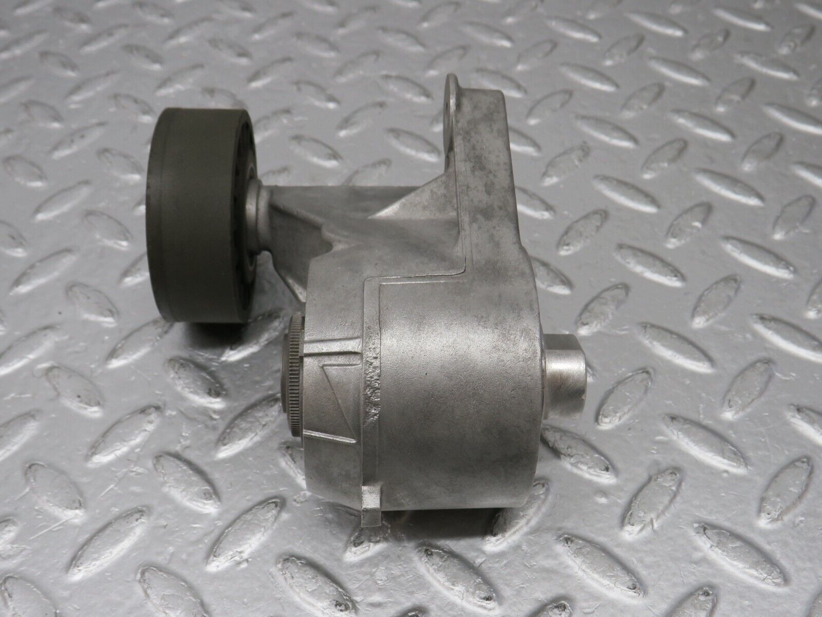 38932 Mercedes-Benz W201 190E 2.6L Belt Tensioner 1032021140 1032000570