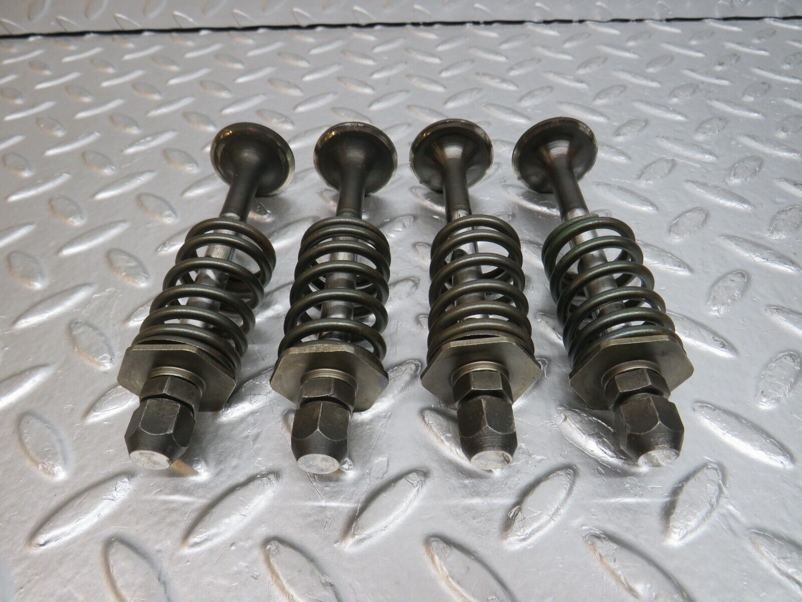 0886 Mercedes-Benz W123 240D Engine Exhaust Valve with Spring