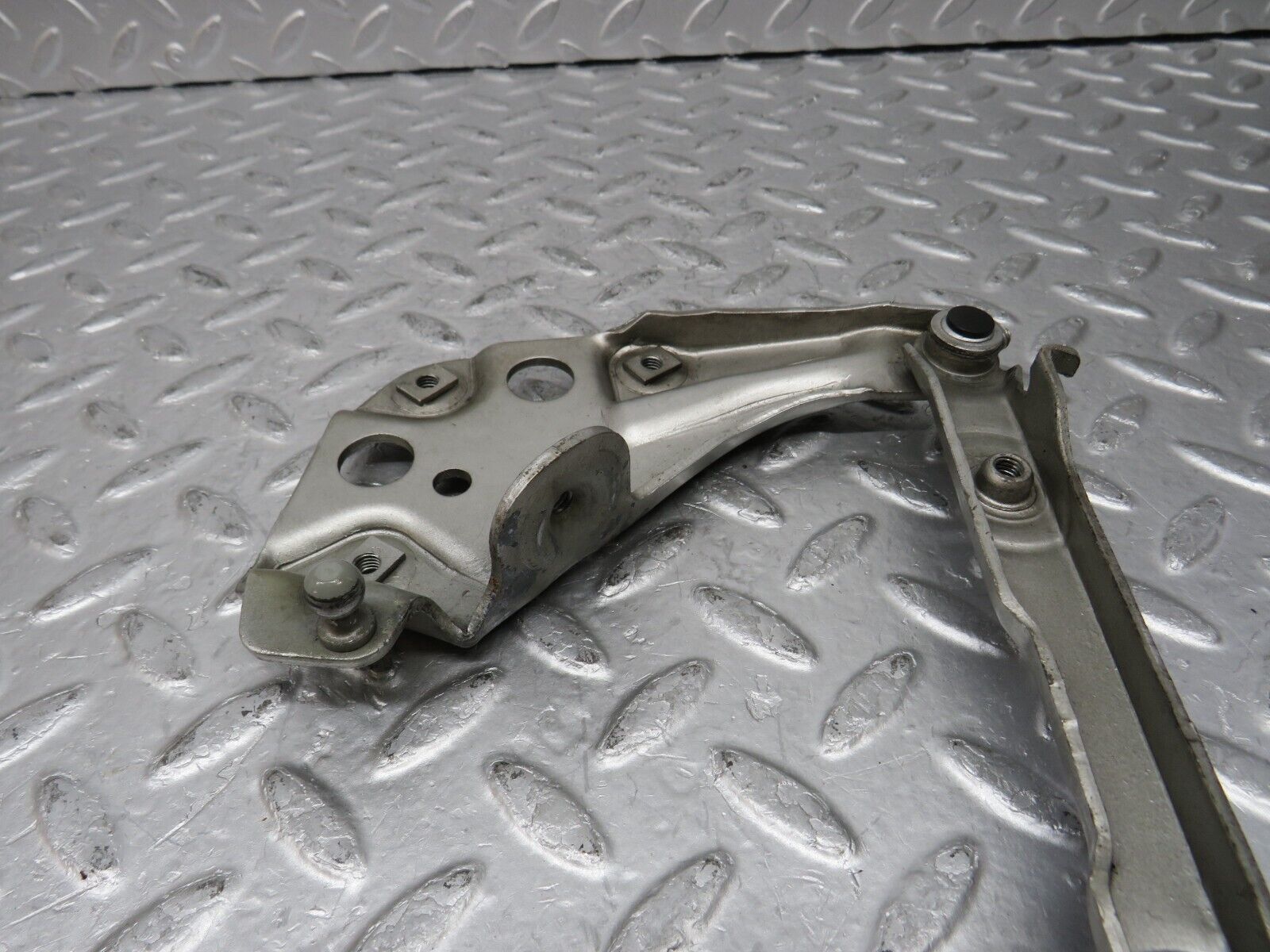 35031 Mercedes-Benz W210 320E Bonnet Hinge Left Side