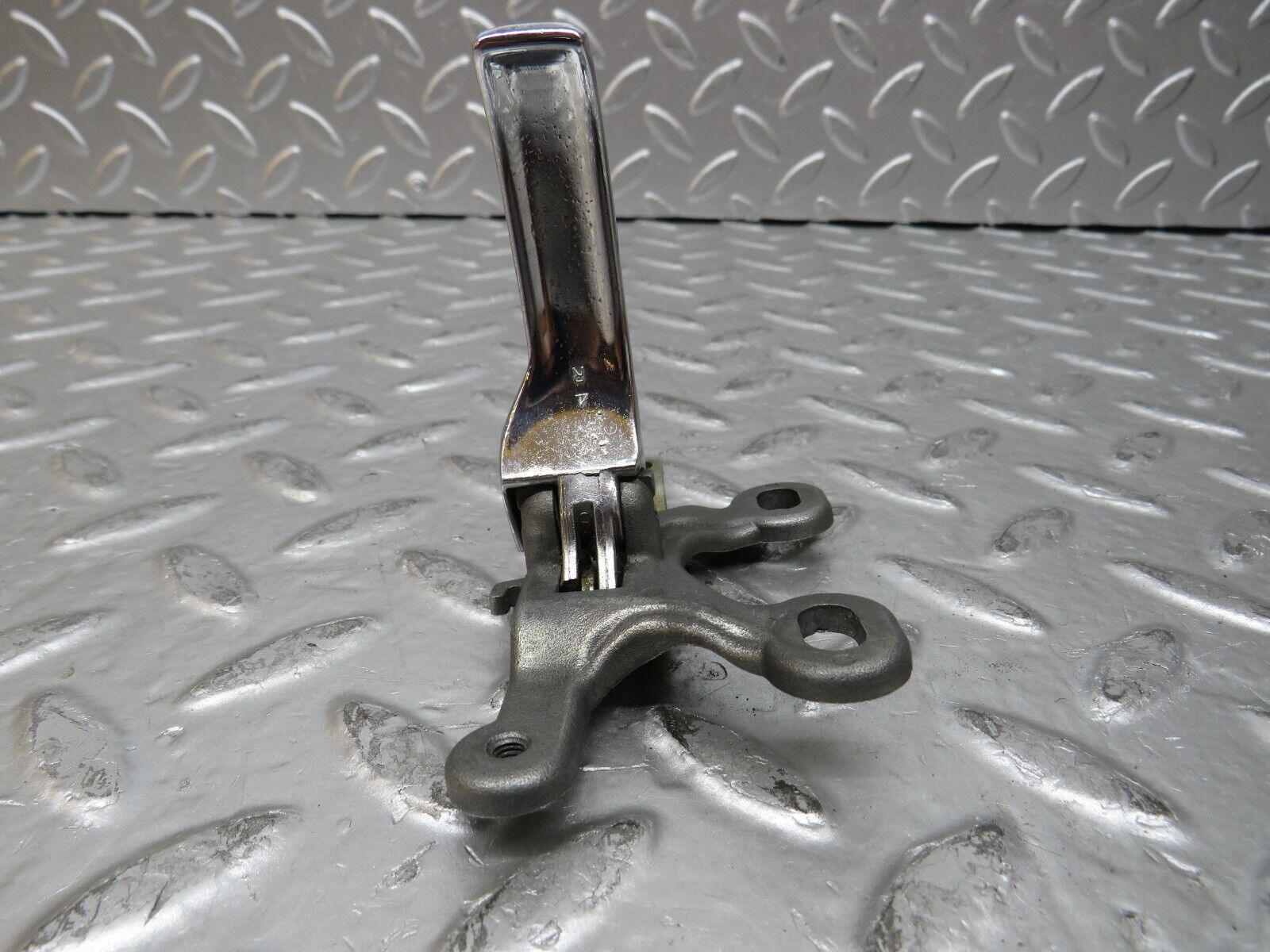 26809 Mercedes-Benz W123 240D Front Right Door Opener Door Handle Interior