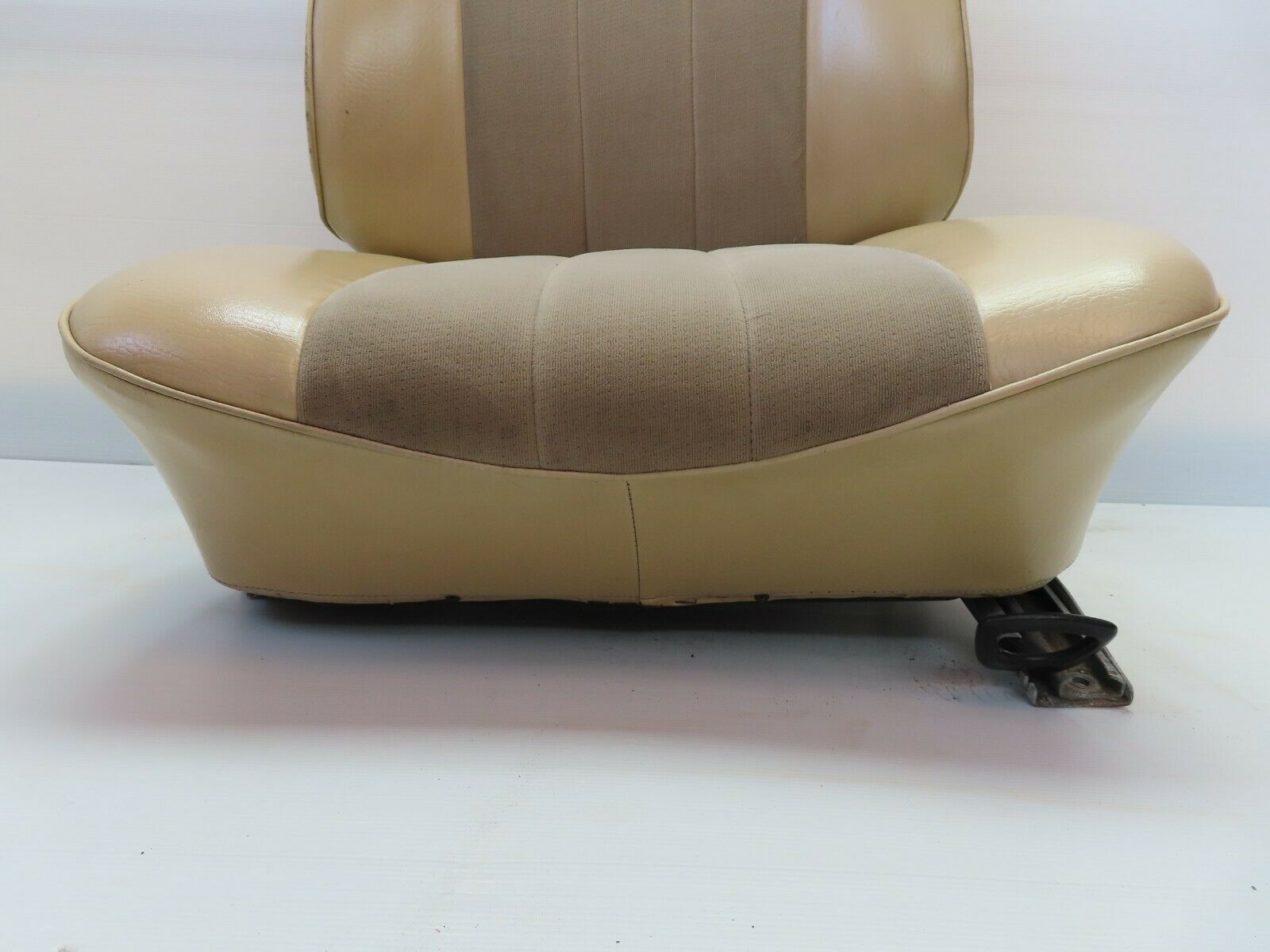 7322 Mercedes-Benz W116 450SE Front Right Seat Passenger Seat