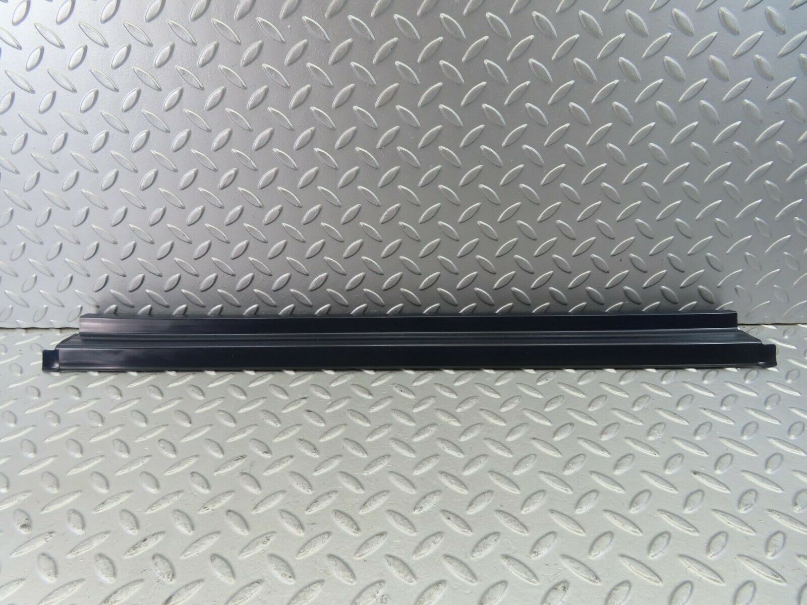 10346 Mercedes-Benz W201 190E Front Left Door Sill Blue