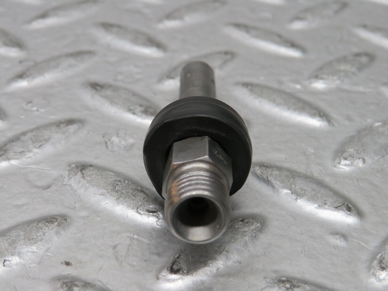 28662 Mercedes-Benz W123 230E Fuel Injector Bosch 0437502010